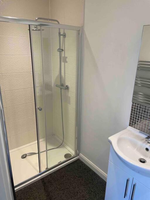 2 Bed City Centre Flat Bath Bagian luar foto