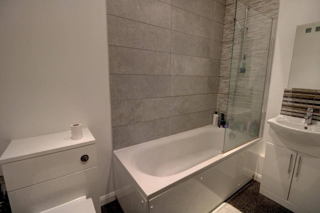 2 Bed City Centre Flat Bath Bagian luar foto